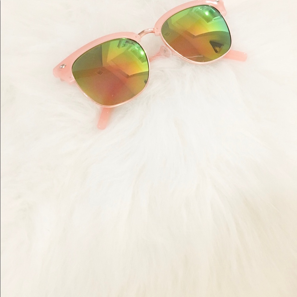 2 pairs o sunglasses